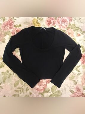 Reformation Long Sleeve Scoop Neck Crop Top
